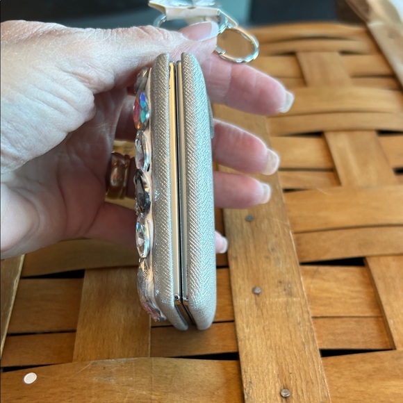 Elegant Crystal double sided mirror with Floral Accents silver background - Picture 6 of 10